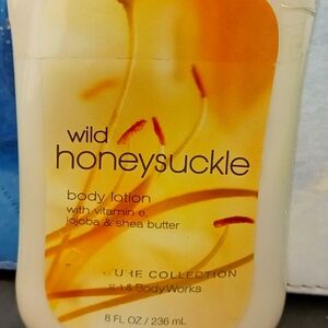 Bath And body Works Wild Honeysuckle